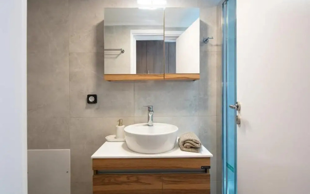 Fortezza Sea Breeze Anne-2BR with view