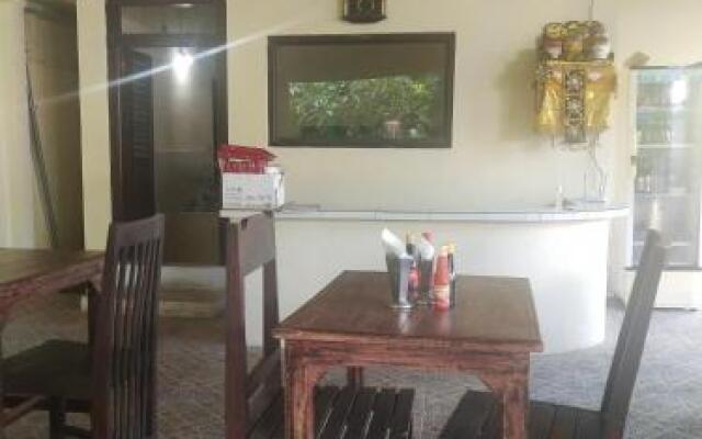 Warung Santa Fe and Bungalows