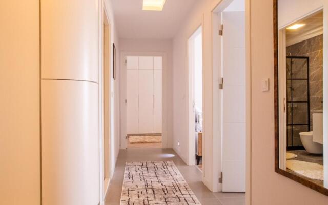 Spacious and Furnished Flat With Balcony in Izmir