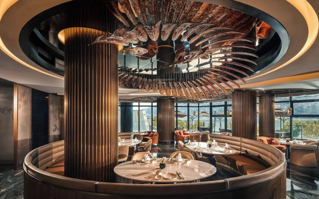 Hualuxe Chongqing Wushan by IHG