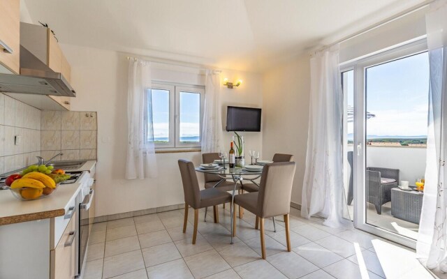Stunning Apartment in Liznjan With 2 Bedrooms and Wifi