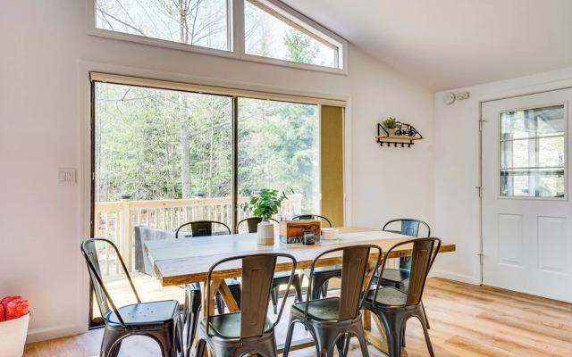 Deck & Community Perks: Bright Pocono Lake Home!