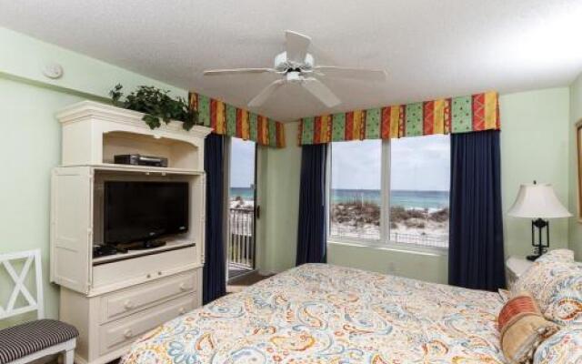 Island Princess 202: Impressive Beachfront Condo, WIFI, BEACH SVC, KEYLESS