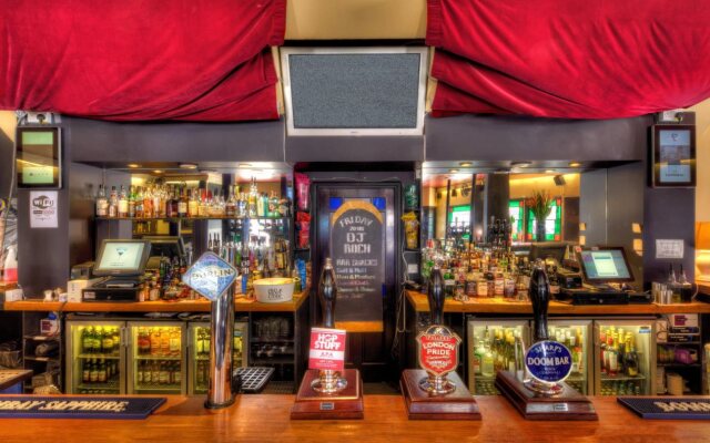 Arsenal Tavern Backpackers