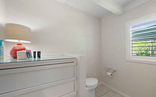 Tropical Siesta 2 Bedroom Home by RedAwning