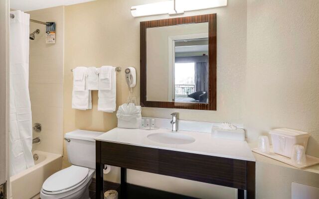 Boca Suites Deerfield Beach, SureStay Collection by BW