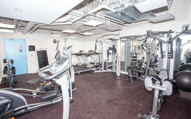 Pinnacle Suites - Chic Downtown Loft