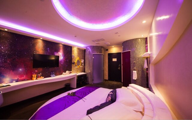 Brightman Theme Hotel
