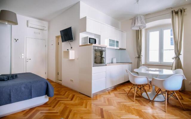 Apartments Amorozo