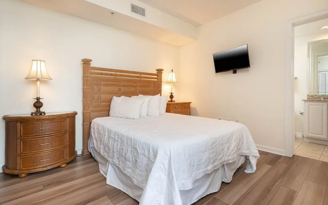 Colonnades 1403 4 Bedroom Condo