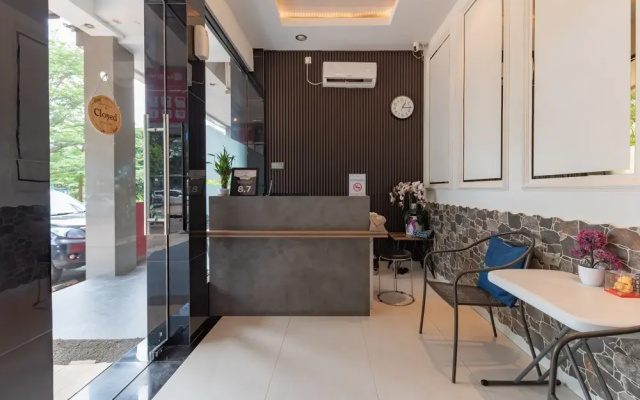 RedDoorz Plus Near SP Plaza Batu Aji Batam