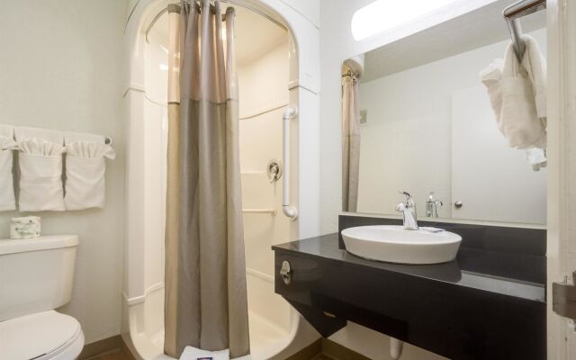 Motel 6 – Lakewood, CO