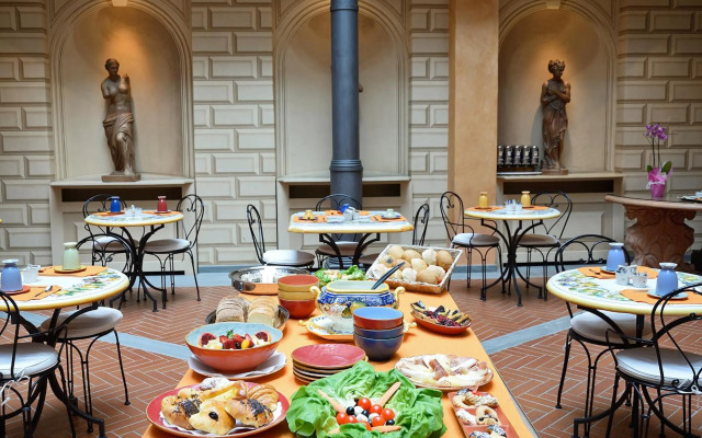 Hotel Alba Palace