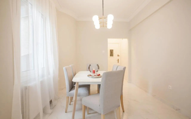 HIGHEND 2BDR Full APT/ IDEAL LOCATION (and Netflix)