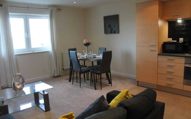 Remarkable 2-bed Apartment in Reading