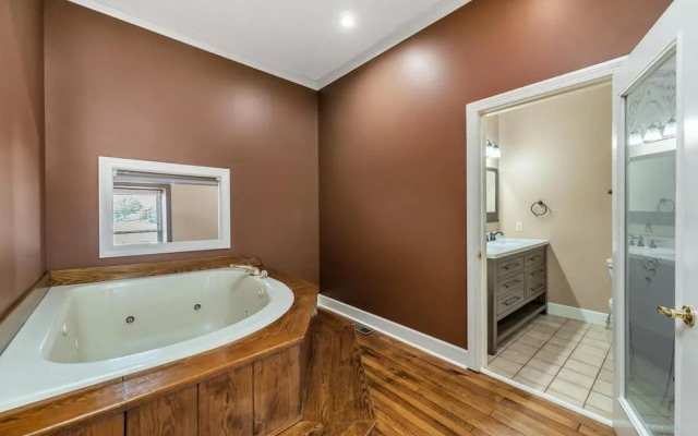 Luxurious Downtown Townhouse