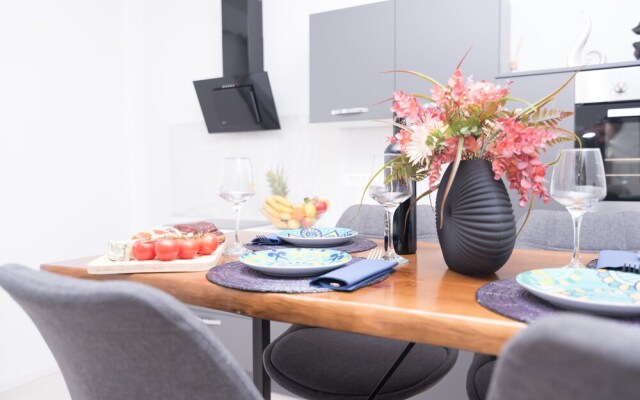 Inviting 2-bed Apartment in Podstrana