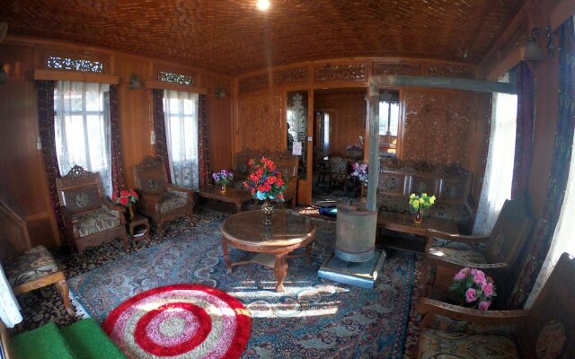 Goona palace houseboats