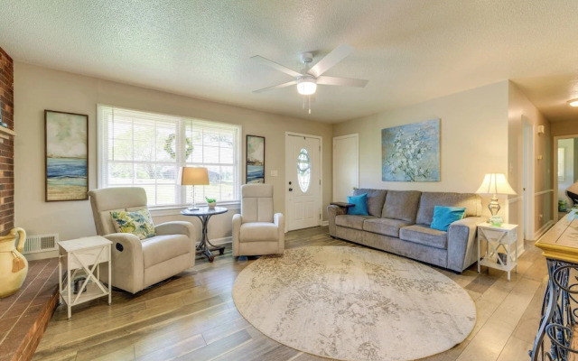 Charming Jonesville Home w/ Grill - Near Wineries!