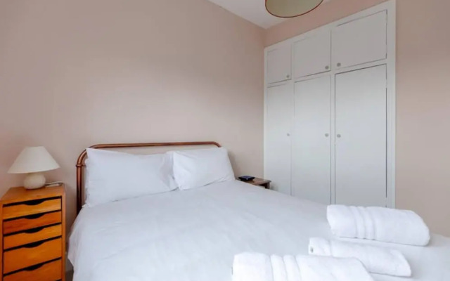 Quaint & Cosy 1 Bedroom Flat - Kensington Olympia!