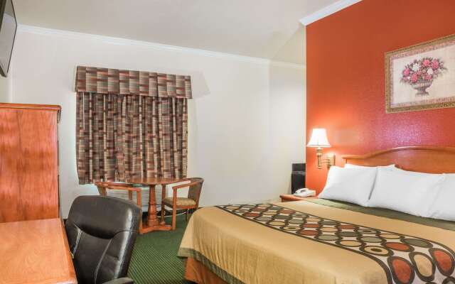 Super 8 by Wyndham Brookshire TX