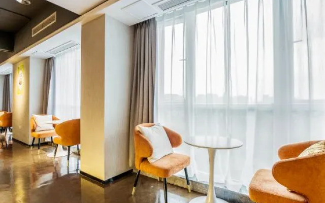 Shiyanhuang Hotel (Chongqing West Railway Station Erlang Subway Station)