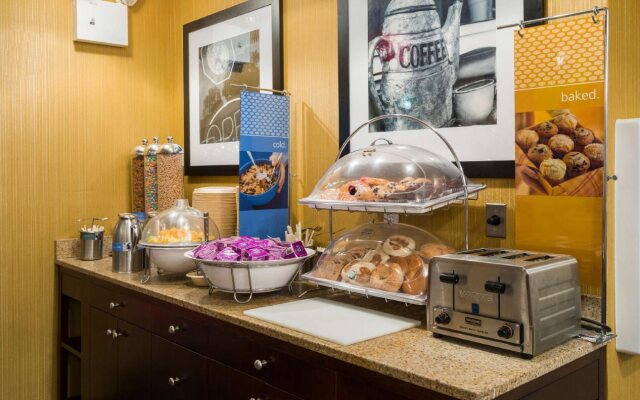 Hampton Inn Manhattan Seaport Financial District
