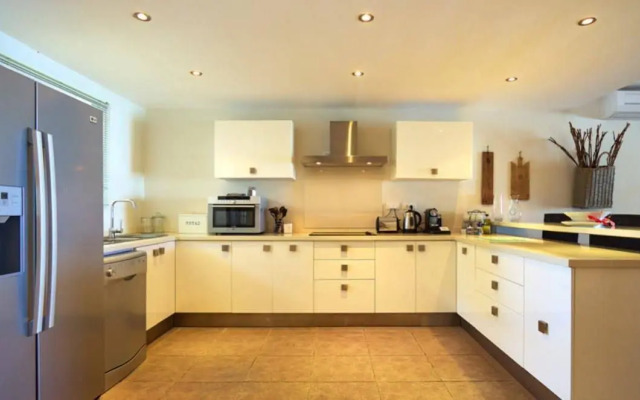 Cape Point Seafront Suites & Penthouse with LOV