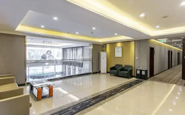 Oriental Holiday Hotel (Zhengzhou Chengdong Road Wenmiao Metro Station)