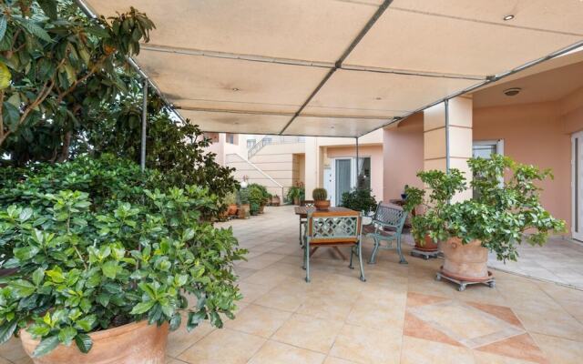 Sofie s Garden View Apartment