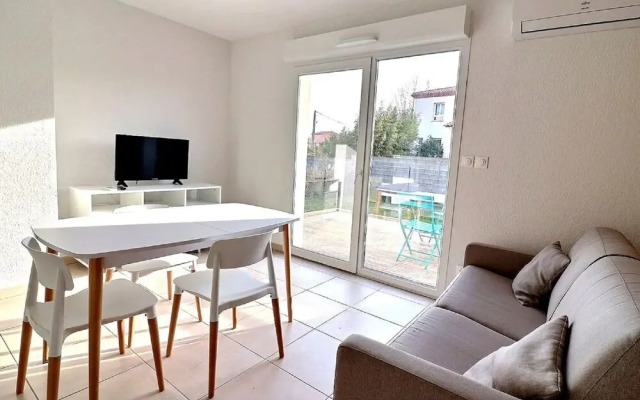 Spacious Maisonette Near the Beach