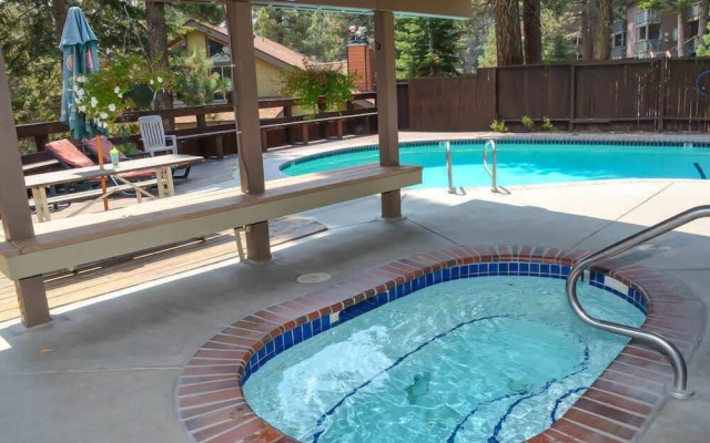 Hidden Valley #027 - Studio w/ Amenities - Walk to Village!