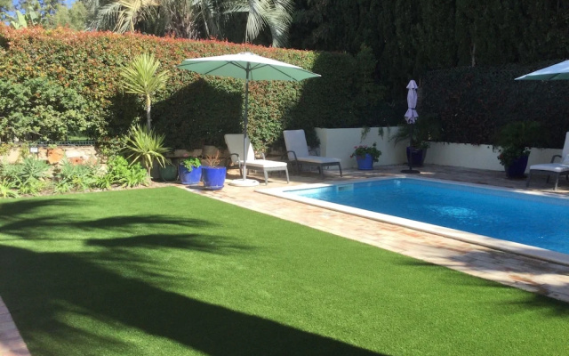 Beautiful 2-bed Villa in Quinta do Lago With Pool
