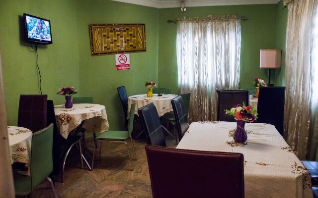 De Genesix Hotel