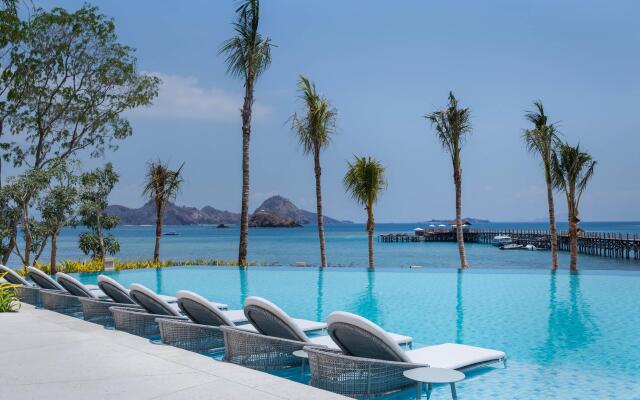 AYANA Komodo Waecicu Beach