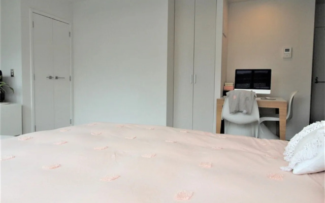 Couple's Getaway Walk Everywhere Studio