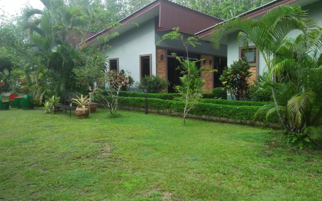 Phuket Sirinapha Resort