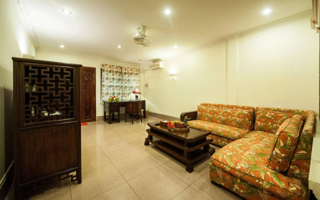 Red Hibiscus Hotel