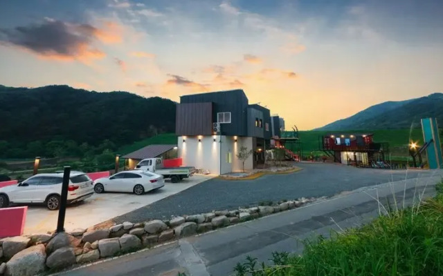 Gyeongju Edith Poolvilla & Pension