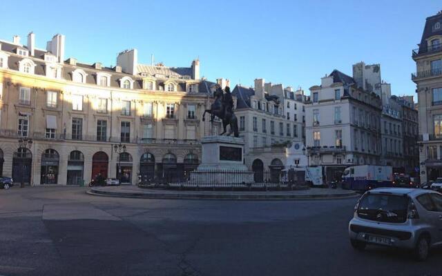 My address in Paris - Place des Victoires