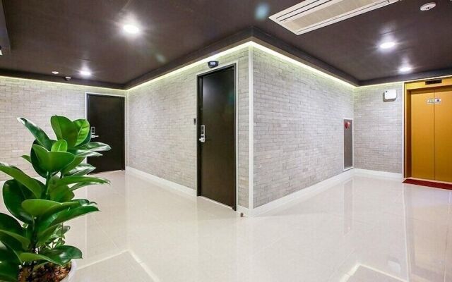 Breeze Hotel