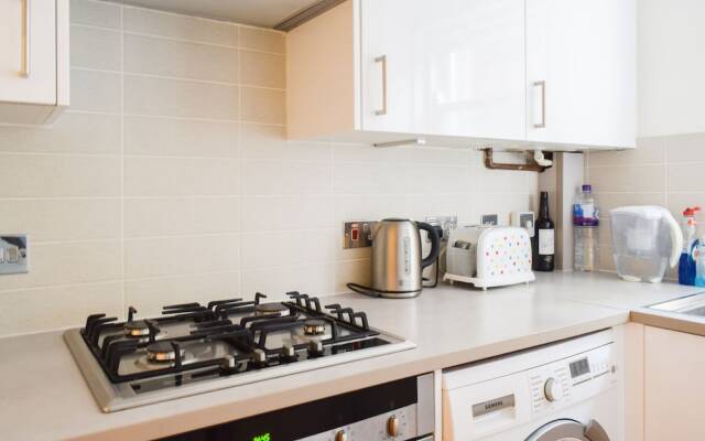 Comfortable 2 Bedroom Apartment By Earls Court