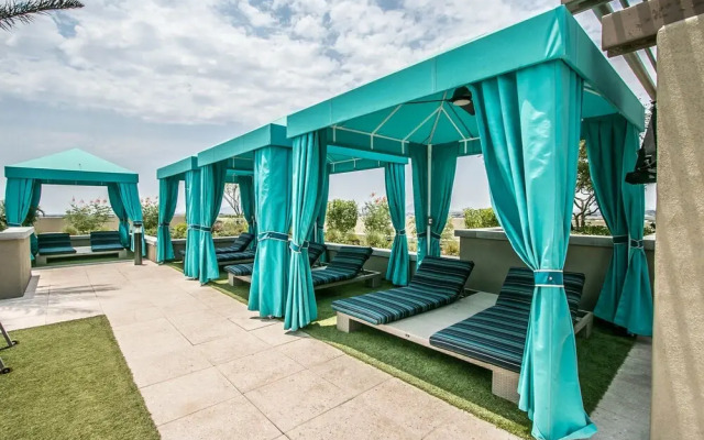 Rooftop Pool, Views, Close to Shops & Dining 1131