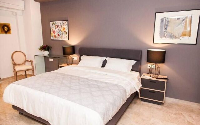 Minimalist 1 BR Apt Next to the Park