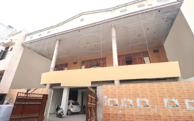 Oyo 27893 Sita Niwas Parking