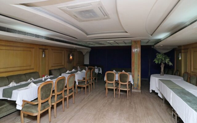 OYO 11647 Hotel Metro