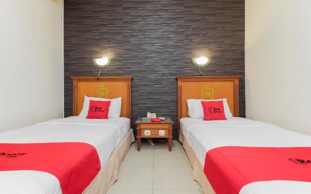 RedDoorz Plus near Depati Amir Airport