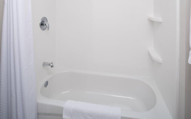 Holiday Inn Express & Suites Kingdom City by IHG