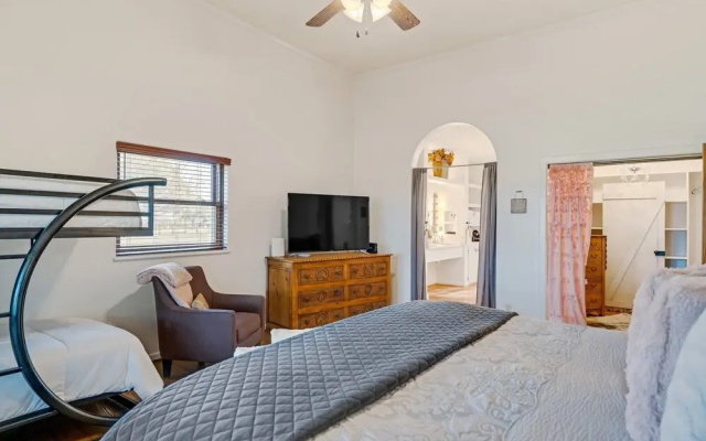 Stunning Ranch With Pool&hot-tub&hill Country Views
