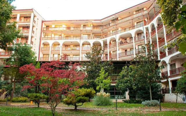 SG Estreya Palace